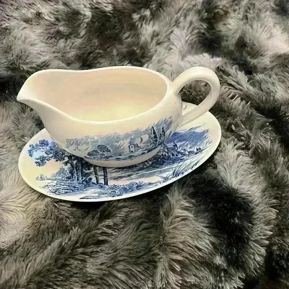 Vintage Wedgwood (countryside) Gravy  Boat - Picture 7 of 8